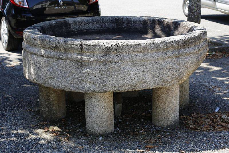 800px-Naves_19_-_Fontaine_03 (2)